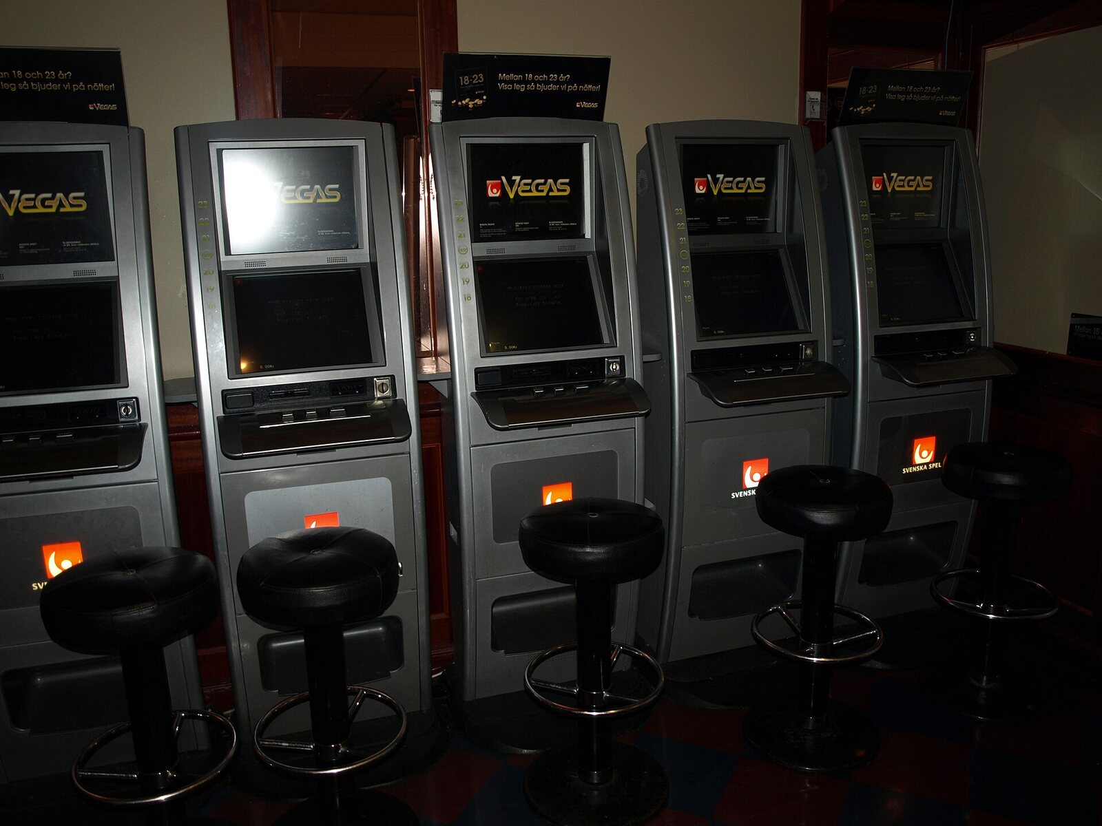 Satama Casinon lounge-alue, rentouttava ilmapiiri merellisessä ympäristössä